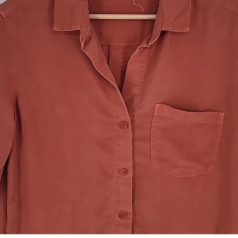 Anthropologie Cloth & Stone Coral Button Down Blouse With Frayed Hem Size Large - Picture 2 of 11